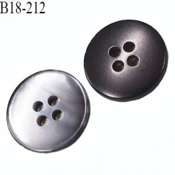 bouton 18 mm en pvc couleur gris nacré brillant et noir satiné sur l'autre face 4 trous très joli diamètre 18 millimètres