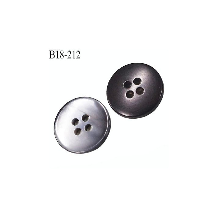 bouton 18 mm en pvc couleur gris nacré brillant et noir satiné sur l'autre face 4 trous très joli diamètre 18 millimètres