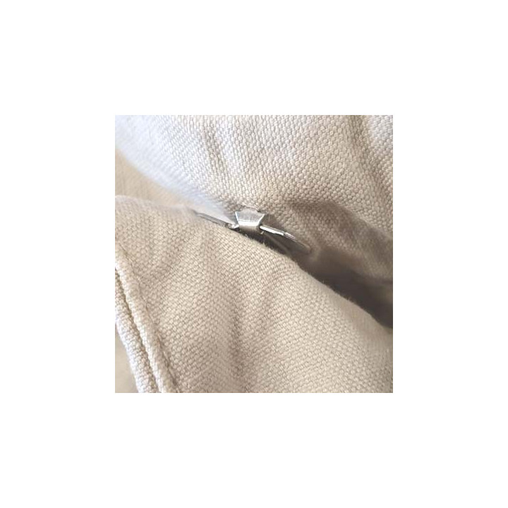 Attache agrafe pantalon en métal haut de gamme d'une grande marque européenne composé de 4 pièces prix des 4 pièces
