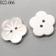 bouton fleur pvc 22 mm couleur cristal transparent a fleur incrusté et blanc l'autre face 2 trous diamètre 22 mm prix a la pièce