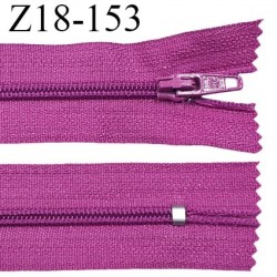 fermeture zip longueur 18 cm couleur violet pivoine non séparable largeur 2.4 cm glissière nylon largeur  4 mm