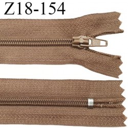 fermeture zip longueur 18 cm couleur marron clair non séparable largeur 2.4 cm glissière nylon largeur  4 mm