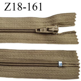 fermeture zip 18 cm couleur kaki non séparable largeur 2.4 cm glissière nylon largeur  4 mm longueur 18 cm