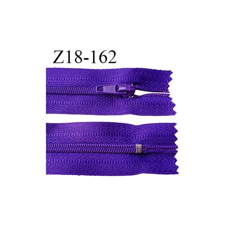 fermeture zip 18 cm couleur violet non séparable largeur 2.4 cm glissière nylon largeur  4 mm longueur 18 cm