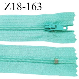 fermeture zip 18 cm couleur vert lagon non séparable largeur 2.4 cm glissière nylon largeur  4 mm longueur 18 cm