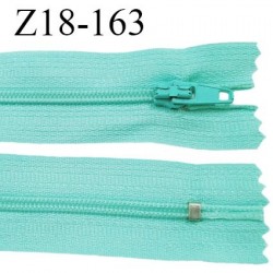 fermeture zip 18 cm couleur vert lagon non séparable largeur 2.4 cm glissière nylon largeur  4 mm longueur 18 cm