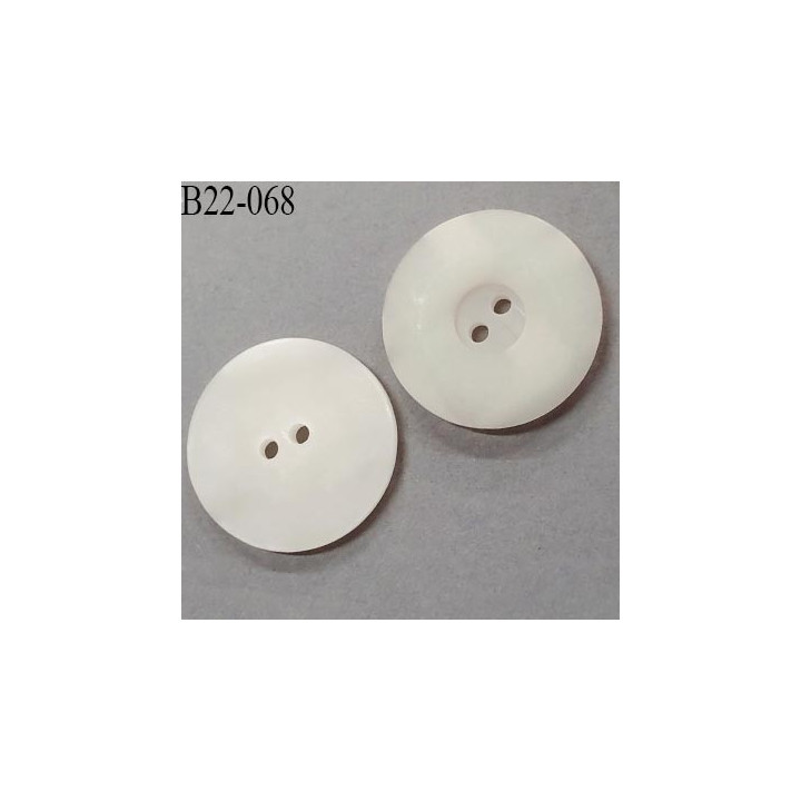 Bouton 22 mm en pvc bombé  couleur nacre nuancé 2 trous  épaisseur 3.5 mm  diamètre 22 millimètres prix à la pièce