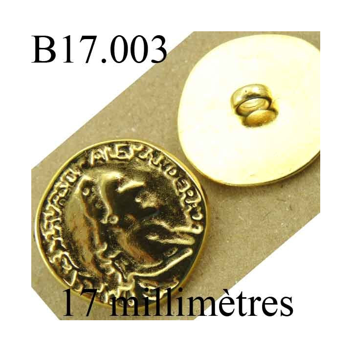 bouton 17 mm   provenant d'une vieille mercerie en métal inscription en relièf accroche avec un anneau  diamètre 17 millimètres