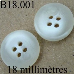bouton 18 mm couleur blanc et blanc cassé 4 trous diamètre 18 mm