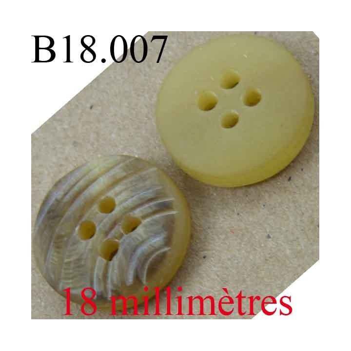 bouton 18 mm couleur marron et couleur corne avec des rainures 4 trous diamètre 18 mm