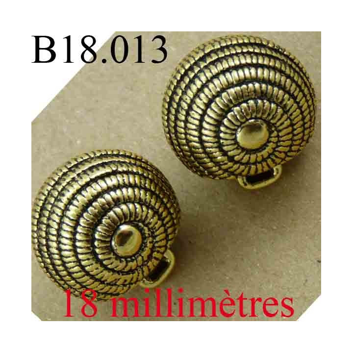 bouton 18 mm couleur doré et incrustation noir accroche avec un anneau diamètre 18 mm