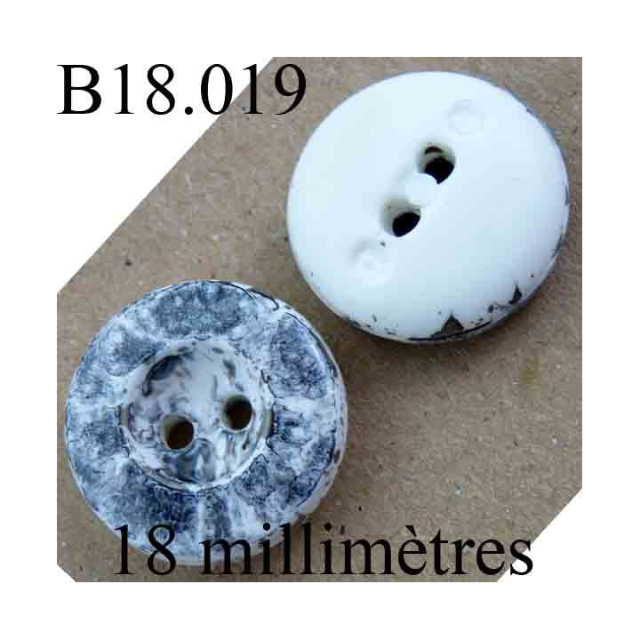 bouton 18 mm couleur gris marbré et blanc brillant 2 trous diamètre 18 mm