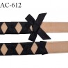 Devant attache bretelle couleur chair avec ruban satiné noir longueur 13 cm hauteur 23 mm