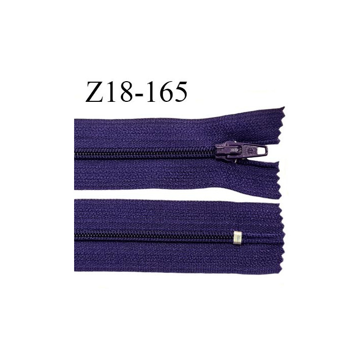 Fermeture zip 18 cm couleur violet foncé non séparable largeur 2.4 cm glissière nylon largeur  4 mm longueur 18 cm