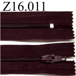 fermeture éclair longueur 16 cm couleur prune foncé tirant sur le marron non séparable zip nylon largeur 2.5 cm