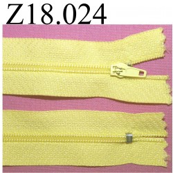 fermeture éclair longueur 18 cm couleur jaune  non séparable zip nylon largeur 2.5 cm