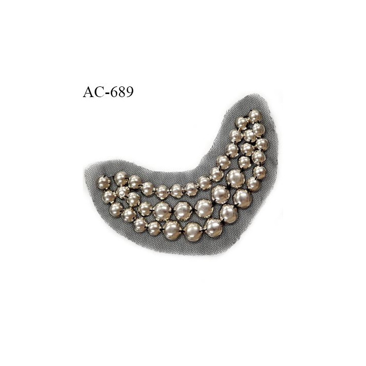 Décor ornement écusson en tulle noir avec sequins couleur métal largeur 15 cm hauteur 10 cm prix à l'unité