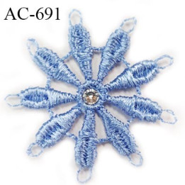 Noeud guipure aigue marine décor lingerie couleur bleu strass au centre  haut de gamme diamètre 30 mm