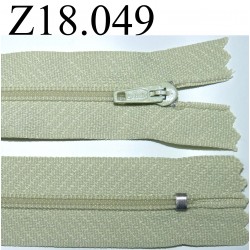 fermeture zip à glissière verte longueur 18 cm couleur vert non séparable zip nylon largeur 2.5 cm