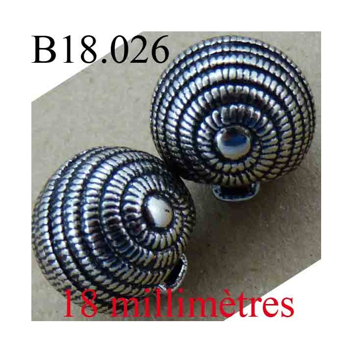 bouton 18 mm couleur chromé avec incrustation de peinture noir accroche avec un anneau diamètre 18 mm