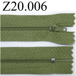 fermeture zip à glissière verte longueur 20 cm couleur vert non séparable zip nylon largeur 2.5 cm