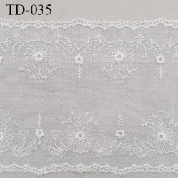 Dentelle broderie sur tulle 15 cm très haut de gamme largeur 15 cm couleur naturel très belle prix pour 10 cm