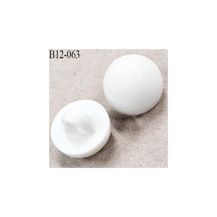 Bouton 12 mm bombé couleur naturel accroche au dos avec un anneau diamètre 12 mm