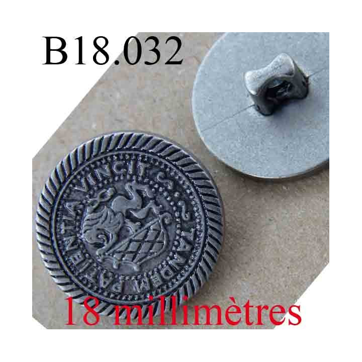 bouton pvc 18 mm couleur métal accroche avec un anneau diamètre 18 mm
