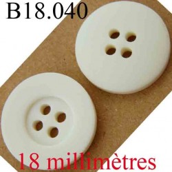 bouton  18 mm couleur blanc cassé 4 trous diamètre 18 mm