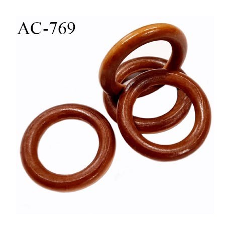 Anneau en bois vernis couleur marron caramel diamètre extérieur 43 mm diamètre intérieur 28 mm épaisseur 7.3 mm