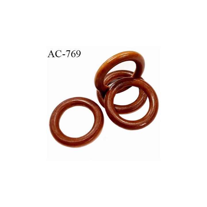 Anneau en bois vernis couleur marron caramel diamètre extérieur 43 mm diamètre intérieur 28 mm épaisseur 7.3 mm