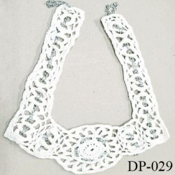 Devant plastron hauteur 26 cm couleur blanc crochet en coton avec chaine en alu hauteur 26 cm et largeur 19 cm