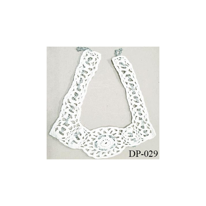 Devant plastron hauteur 26 cm couleur blanc crochet en coton avec chaine en alu hauteur 26 cm et largeur 19 cm