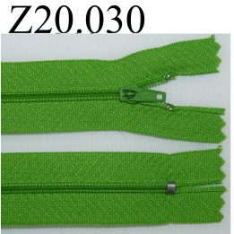 fermeture éclair verte  longueur 20 cm couleur vert non séparable zip nylon largeur 2.5 cm