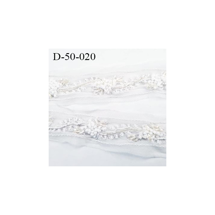 Dentelle  50 mm synthétique  perles et sequins sur tulle couleur naturel et écru largeur 50 mm très belle
