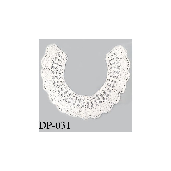 Devant plastron 40 cm col crochet couleur blanc largeur 40 cm hauteur 32 cm prix à l'unité