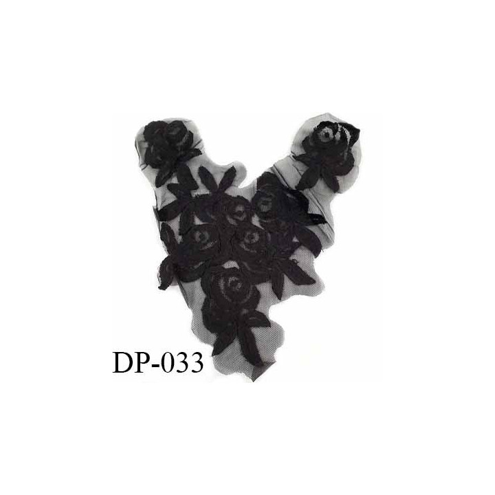 Devant plastron 33 cm broderie sur tulle noir largeur haut 33 cm largeur bas 7 cm hauteur 37 cm prix à l'unité