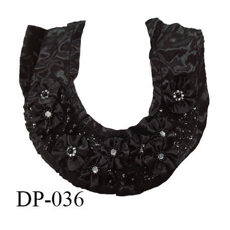 Devant plastron 35 cm tissu synthétique effet satin couleur noir avec motifs fleurs et sequins brodés prix à l'unité
