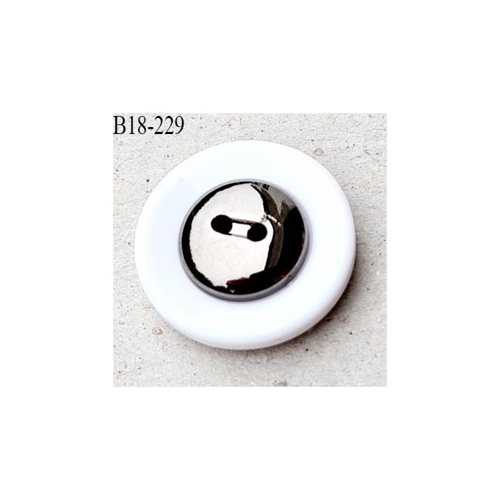 Bouton 18 mm en pvc couleur chrome acier et blanc très beau 2 trous diamètre 18 millimètres épaisseur 6.5 mm prix à l'unité