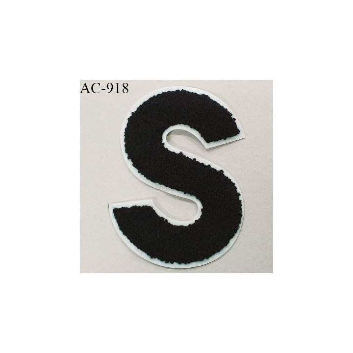 Ornement applique écusson sur support style feutrine à coudre couleur noir hauteur 14 cm largeur 10 cm prix à l'unité