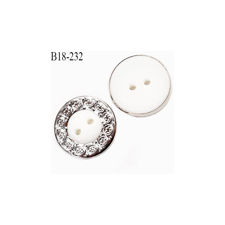 Bouton 18 mm en pvc couleur blanc et chromé très beau 2 trous diamètre 18 millimètres épaisseur 3.5 mm prix à l'unité