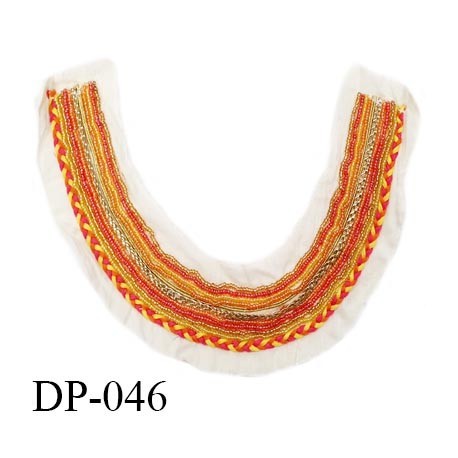 Devant plastron 30 cm perles et tresse couleur jaune orange rouge sur support beige largeur 30 cm hauteur 22 cm prix à l'unité