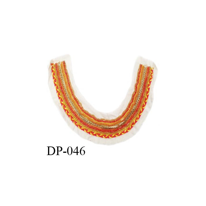 Devant plastron 30 cm perles et tresse couleur jaune orange rouge sur support beige largeur 30 cm hauteur 22 cm prix à l'unité