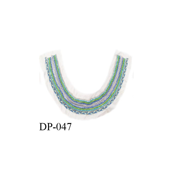 Devant plastron 30 cm perles et tresse couleur bleu vert sur support naturel largeur 30 cm hauteur 22 cm prix à l'unité