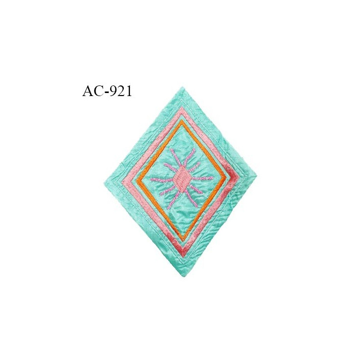 Décor ornement motif largeur 15 cm hauteur 19 cm prix à l'unité