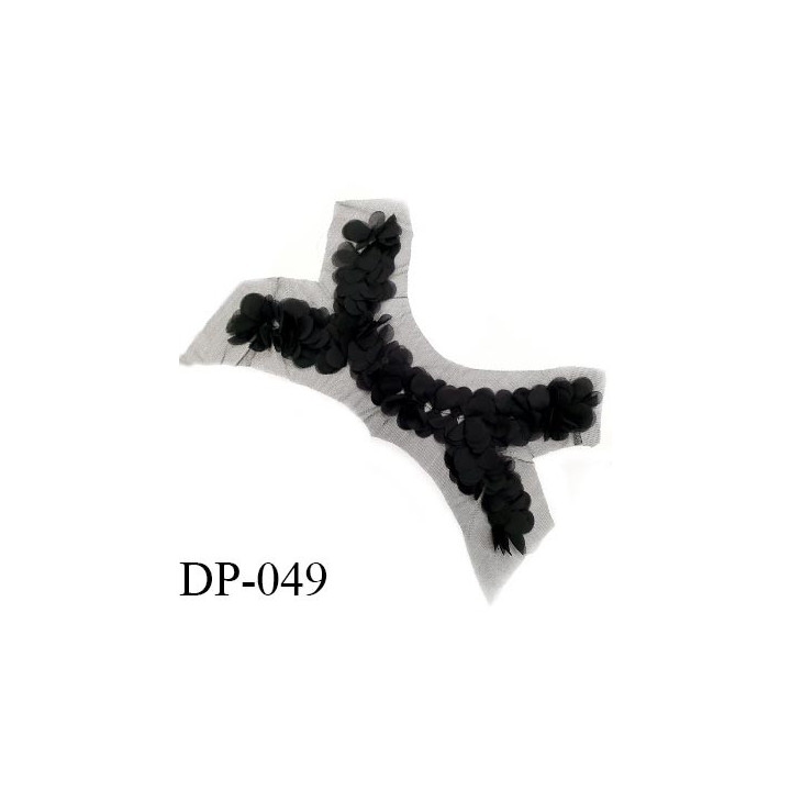 Devant plastron 45 cm sur tulle noir largeur 45 cm hauteur 33 cm prix à l'unité