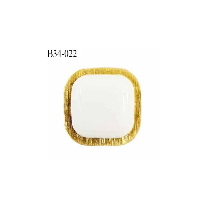 Bouton 34 mm en pvc couleur blanc sur socle couleur or accroche avec un anneau prix à l'unité