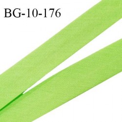 Biais galon 10 mm pré plié au dos 2 rabats de 5 mm coton polyester couleur vert pomme largeur 10 mm prix au mètre