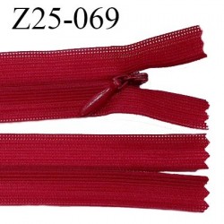 Fermeture zip 25 cm couleur rouge rubis non séparable avec glissière nylon largeur 2.5 cm prix à l'unité