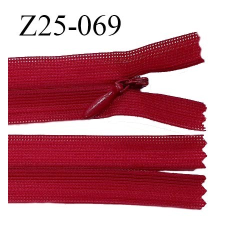 Fermeture zip 25 cm couleur rouge rubis non séparable avec glissière nylon largeur 2.5 cm prix à l'unité
